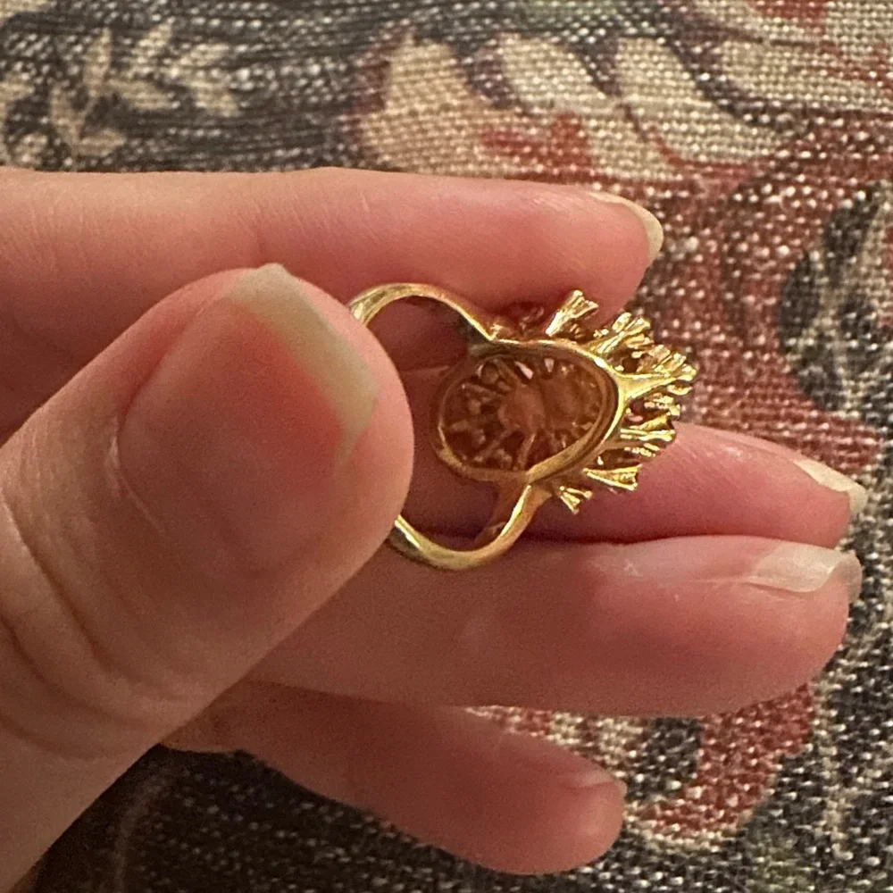 Elegant Gold and Red Gemstone VINTAGE Ring